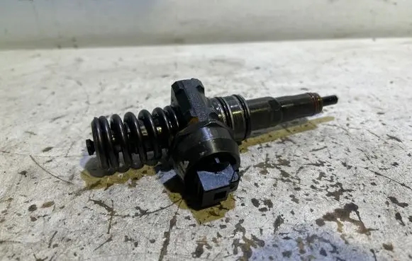 Skoda Octavia Mk2 (1Z) Fuel injector 038130073BN