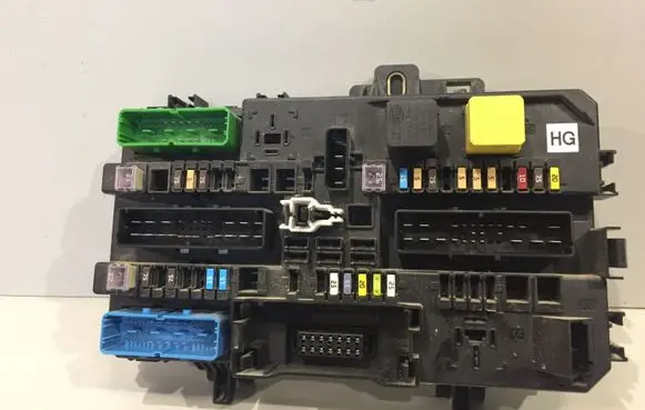 Opel Zafira B Fuse module 5DK00866952 13206759