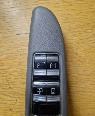 Mercedes-Benz S W221 Electric window control switch A2218214751