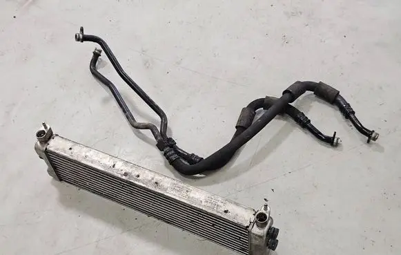 BMW M6 Transmission/gearbox oil cooler 2284260 C104 RL7390