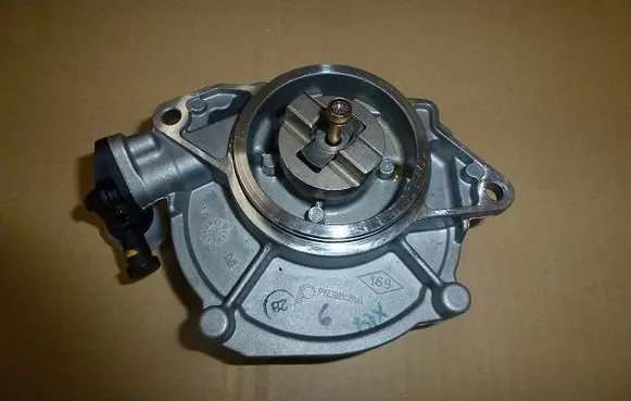 Renault Laguna III Vacuum pump 701139060