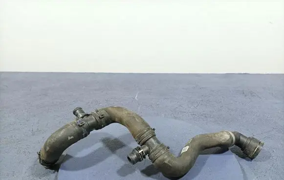 Engine coolant pipe/hose