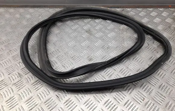 Audi A3 S3 8V Trunk rubber seal (body) 8V5827705