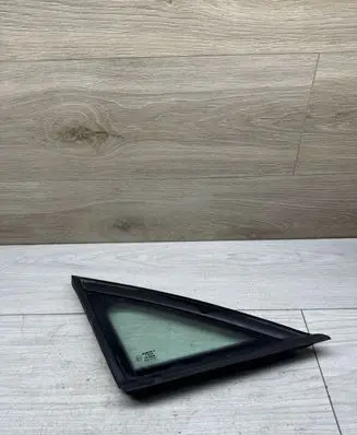 Seat Altea Front triangle window/glass 5P0845412