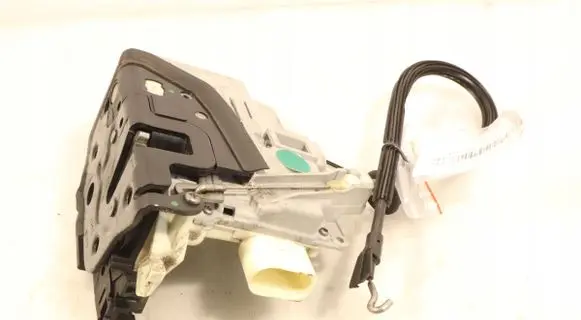 Volkswagen PASSAT B7 Front door lock 3C1837015B