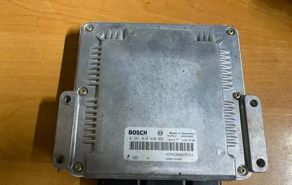 Volvo S40, V40 Engine control unit/module 0281010440 8200126492 8200065994