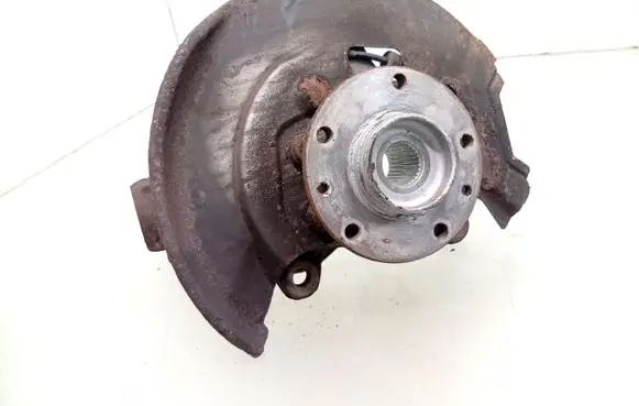 Renault Kadjar Front wheel hub spindle knuckle