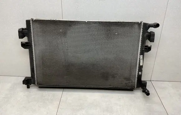 Volkswagen PASSAT B8 Coolant radiator 5Q0121251GB