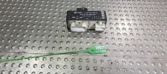 Volkswagen Golf IV Coolant fan relay 1J0919506H