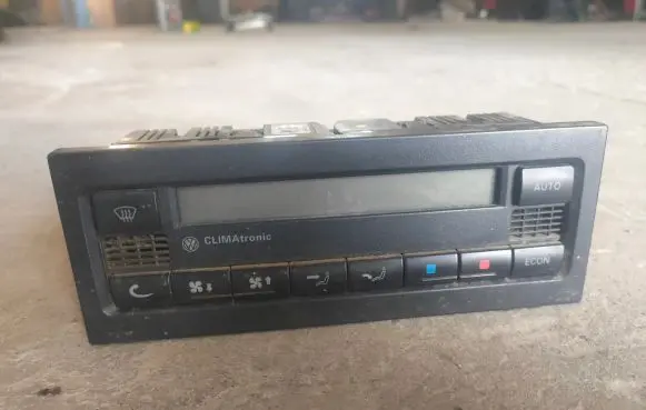 Volkswagen PASSAT B5 Climate control unit 3B1907044D