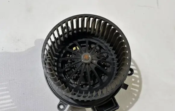 Chrysler Pacifica Heater fan/blower H7822003