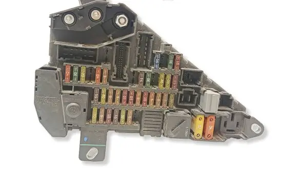 BMW 5 E60 E61 Fuse module 6906603