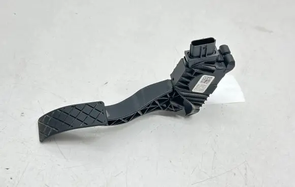 Volkswagen PASSAT B8 Accelerator throttle pedal 5Q1723503H 6PV01062111 020117103022