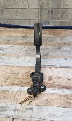 Chrysler Sebring (JS) Accelerator throttle pedal 04891585AB 07032B2A 46129895482