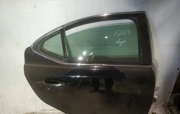 Lexus IS 220D-250-350 Rear door juodos
