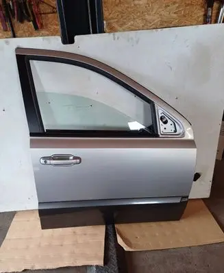 KIA Sorento Front door