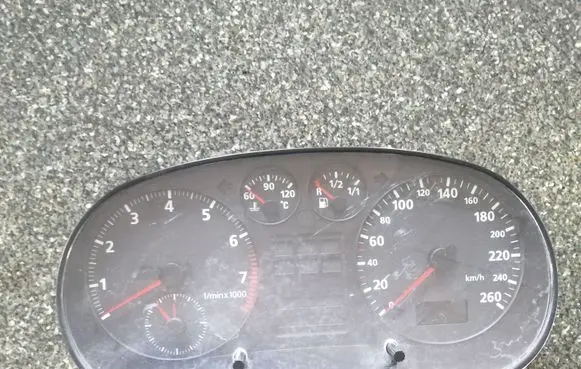 Audi A3 S3 8L Speedometer (instrument cluster) 8L0919860A