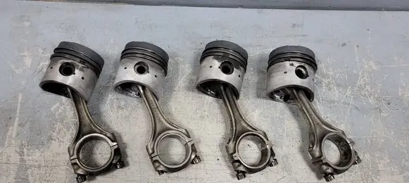 Mercedes-Benz 200 300 W123 Piston with connecting rod
