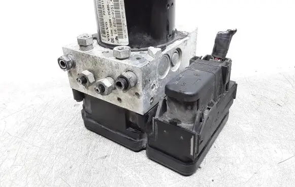 Volvo V70 ABS Pump 31261142