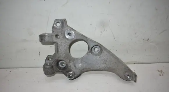 Citroen C4 II Engine mounting bracket 9672950980
