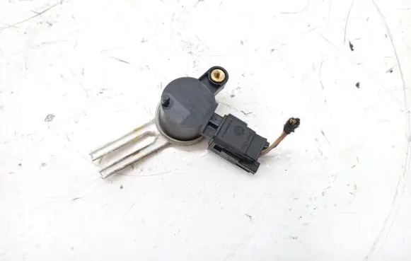 Opel Astra J Clutch pedal sensor 10366474