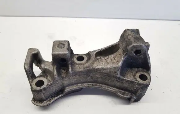 Peugeot Partner Engine mounting bracket 9645382880