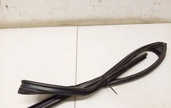 Ford Mondeo Mk III Rubber seal front coupe door 