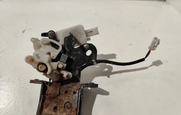 Tailgate/trunk/boot lock/catch/latch