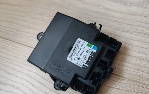 Mercedes-Benz A W169 Door control unit/module A1698206926 05072322
