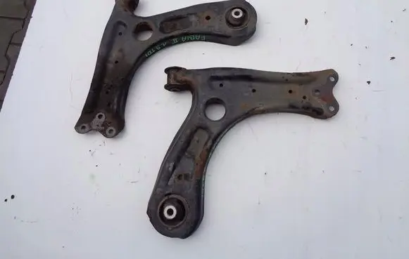 Skoda Fabia Mk2 (5J) Front lower control arm/wishbone