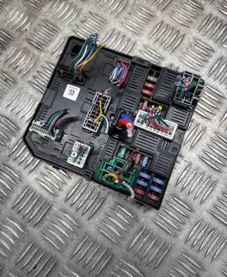 Nissan X-Trail T32 Fuse module 284B75NA0A 08040317 1967905584