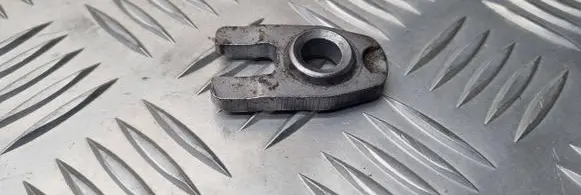 Renault Clio III Fuel Injector clamp holder 8090
