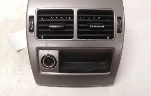 Rear air vent grill