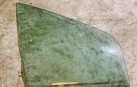 Renault Scenic I Front door vent window glass four-door 