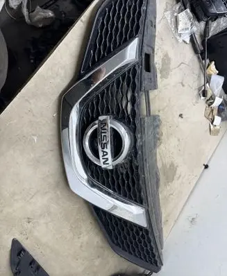 Nissan Qashqai Front grill 5479U110
