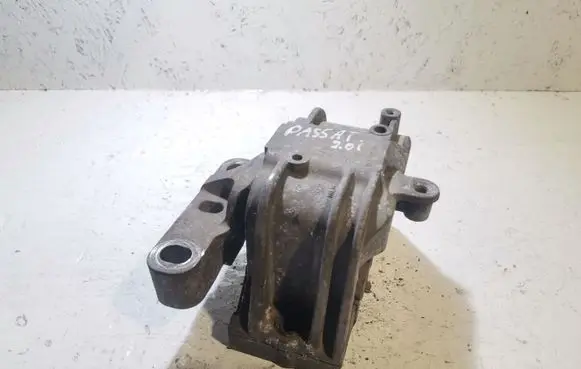 Volkswagen PASSAT B6 Engine mount bracket 1K0199262
