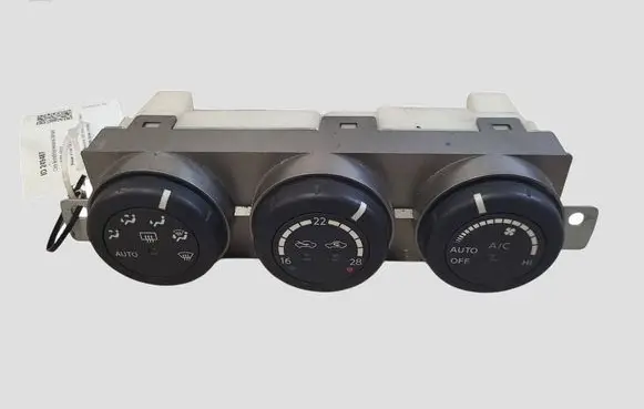Nissan X-Trail T30 Climate control unit 27500ES61A