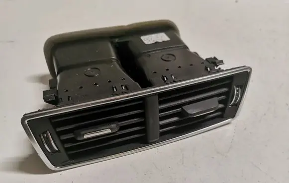 Audi Q7 4M Rear air vent grill 4M0819203F