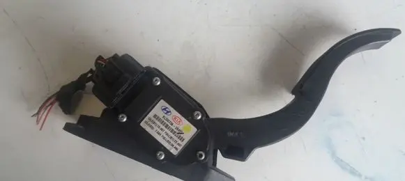 Hyundai Santa Fe Accelerator throttle pedal