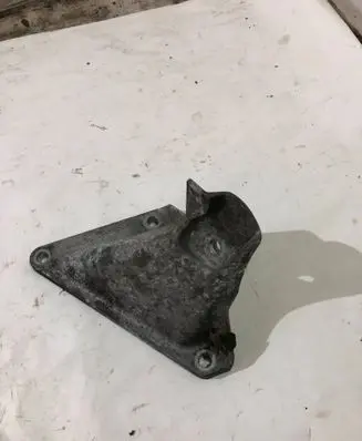 BMW 5 E60 E61 Engine mounting bracket 6761149