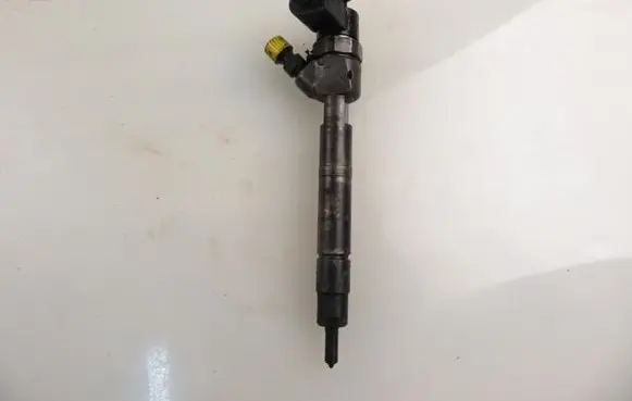 Mercedes-Benz Vito Viano W638 Fuel injector 6130700187 0445110035