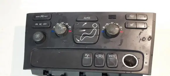 Volvo V70 Climate control unit 8682930 02W16E