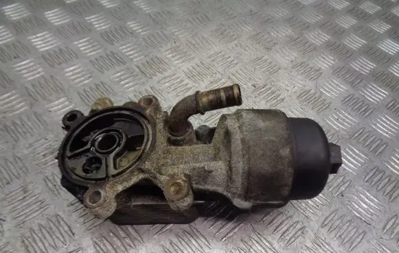 Peugeot 407 Oil filter mounting bracket