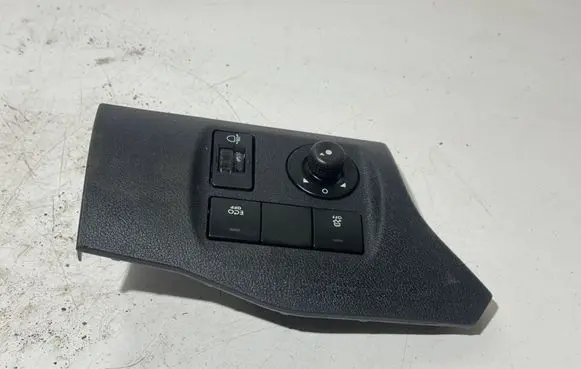 Citroen Berlingo Wing mirror switch 9680907377