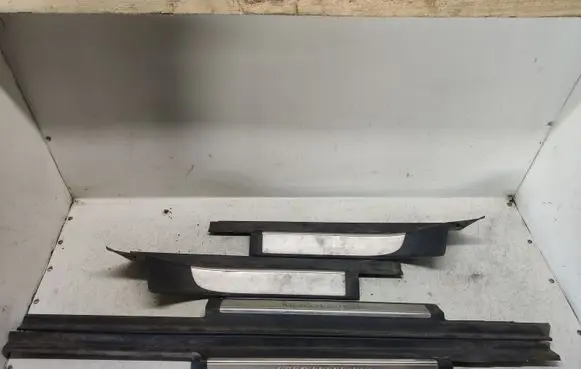 Mercedes-Benz S W220 Front sill trim cover