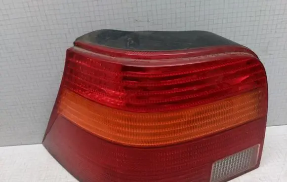 Volkswagen Golf IV Rear/tail lights 1J6945095A 37750719 37750748
