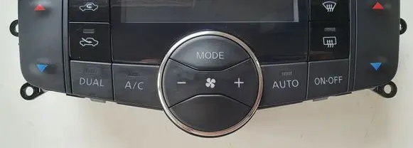 Nissan Pulsar Climate control unit