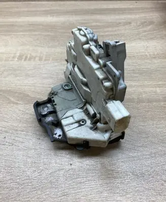 Audi A6 S6 C5 4B Rear door lock 4F0839016