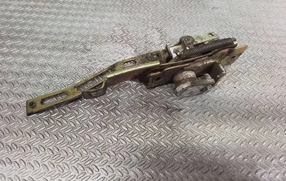 Mercedes-Benz 207 310 Rear door lock