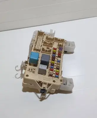 Toyota Corolla Verso AR10 Fuse module 892210F010 06052319105302 6001750074